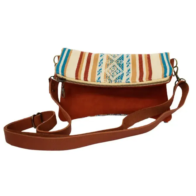 Fundamental Crossbody in Bolivian Wool